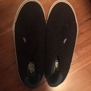 checkerboard sole shoes 🏁💙